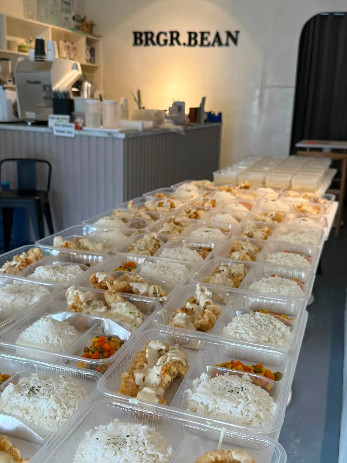 The BRGR.BEAN café counter with meals prepared for takeaway